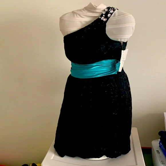 Speechless Dress - Picture 1 of 7